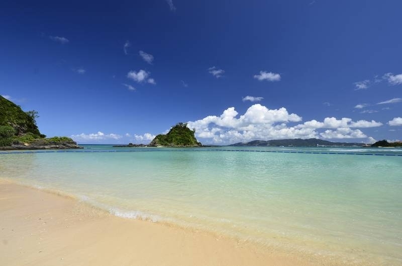 「かりゆしビーチ」で沖縄の海を満喫しましょう！
