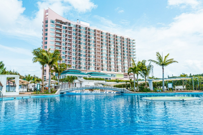 Wouldn't you like to enhance your resort stay by spending time at the largest Garden Pool in Okinawa?