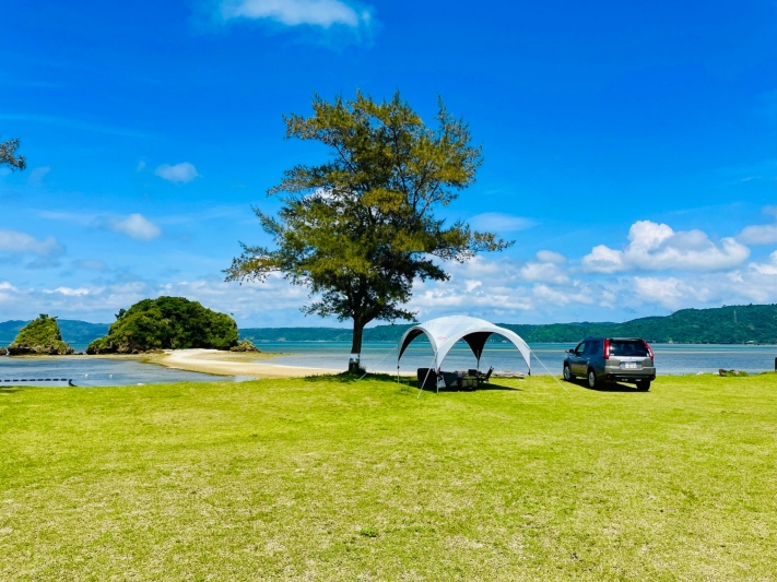 Enjoy Okinawa's rich nature hands-free with our Picnic Set Rental service!