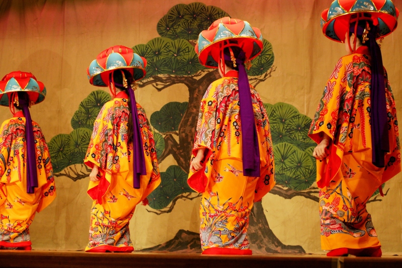 Performance information for experiencing the charm of Okinawa's traditional performing arts, Ryukyu dance
