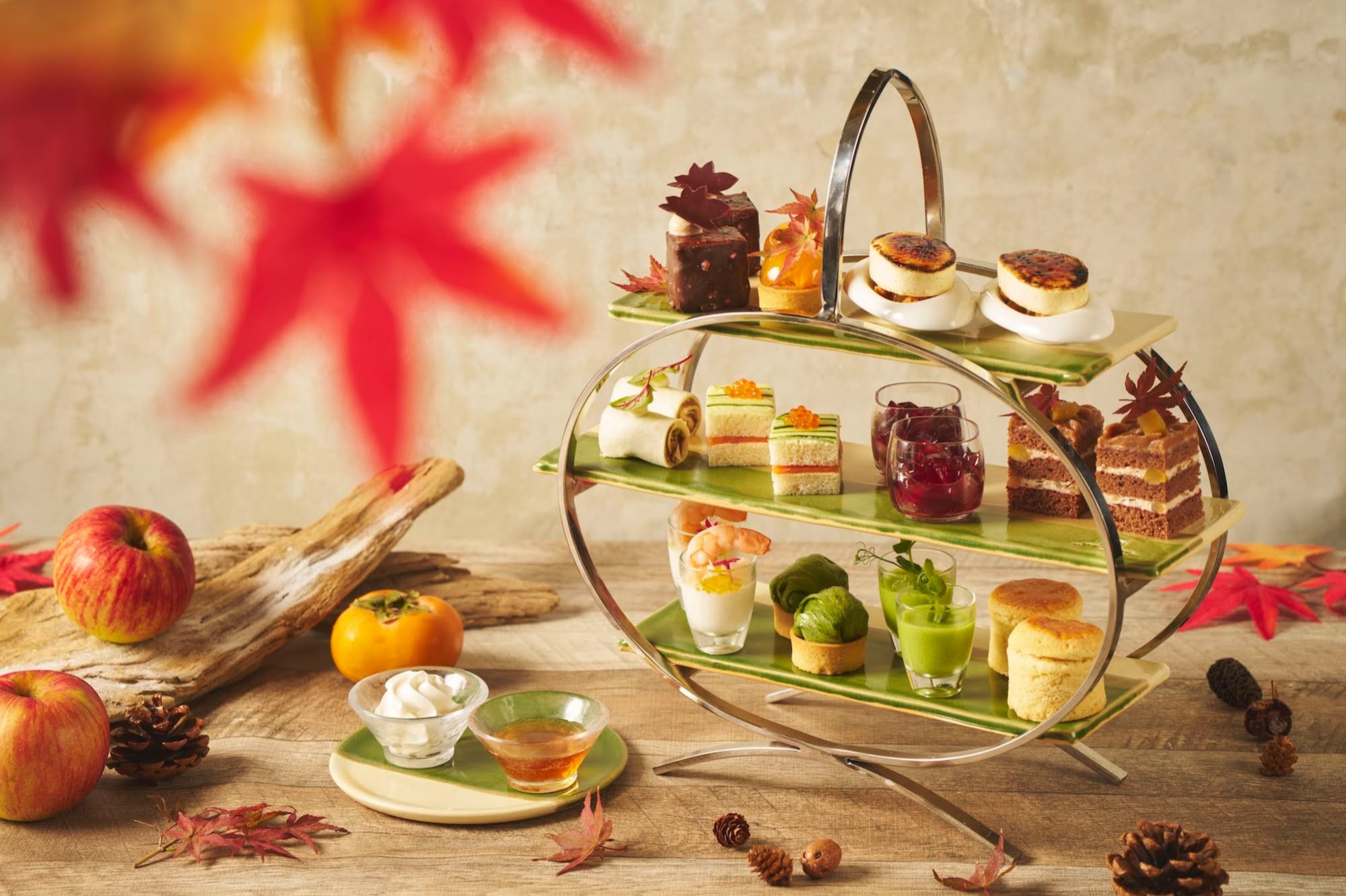 やちむん工房「ARTIGIANO」特製プレートで楽しむ 秋の限定コラボレーション アフタヌーンティー