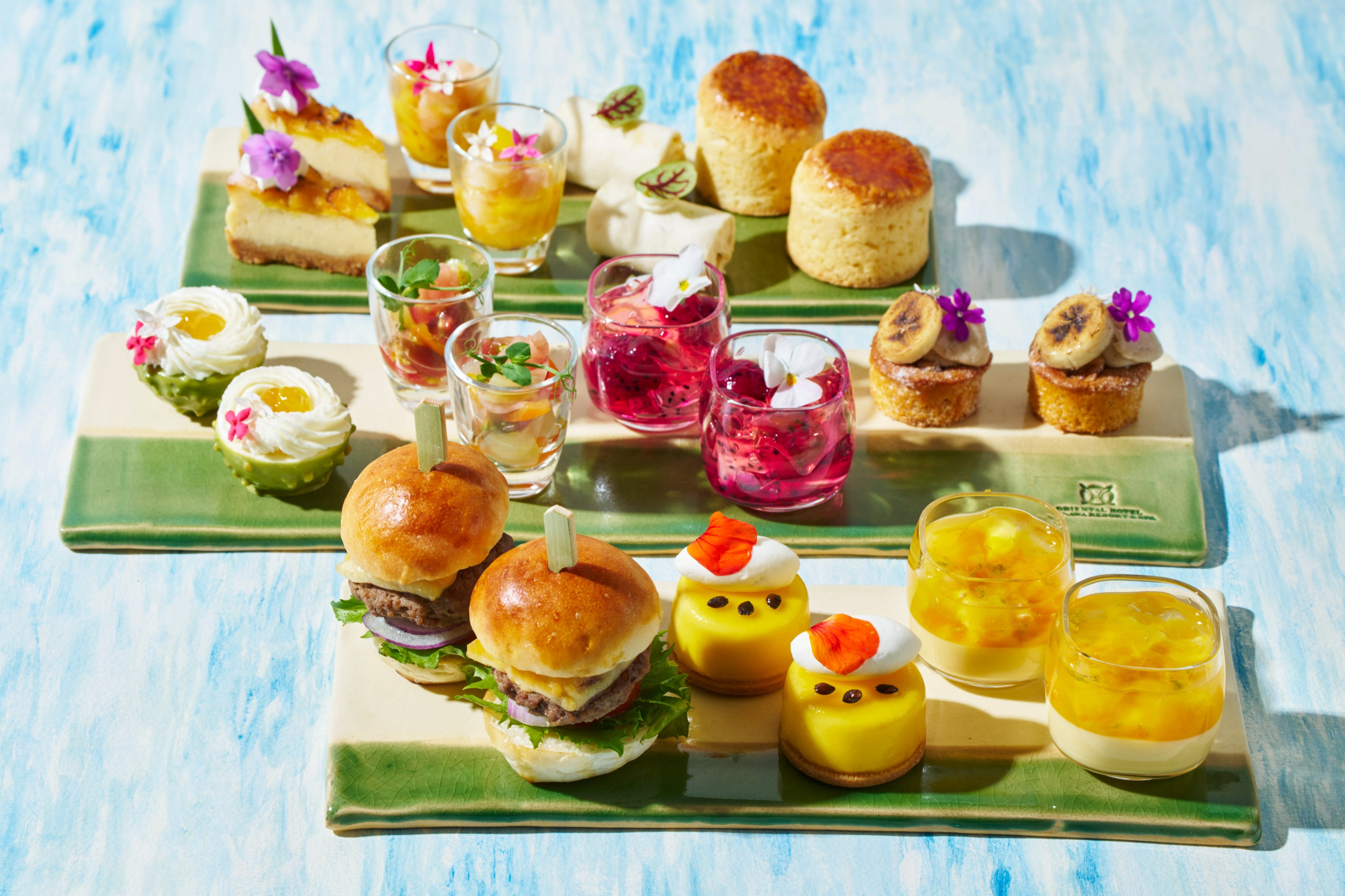 Emerald Afternoon Tea with Tropical Fruit<br><small>～Available from June 1 with limited-edition drinks～</small>